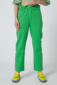 Χρωματιστό τζιν mom fit Φωτογραφία από Χρωματιστό τζιν mom fit