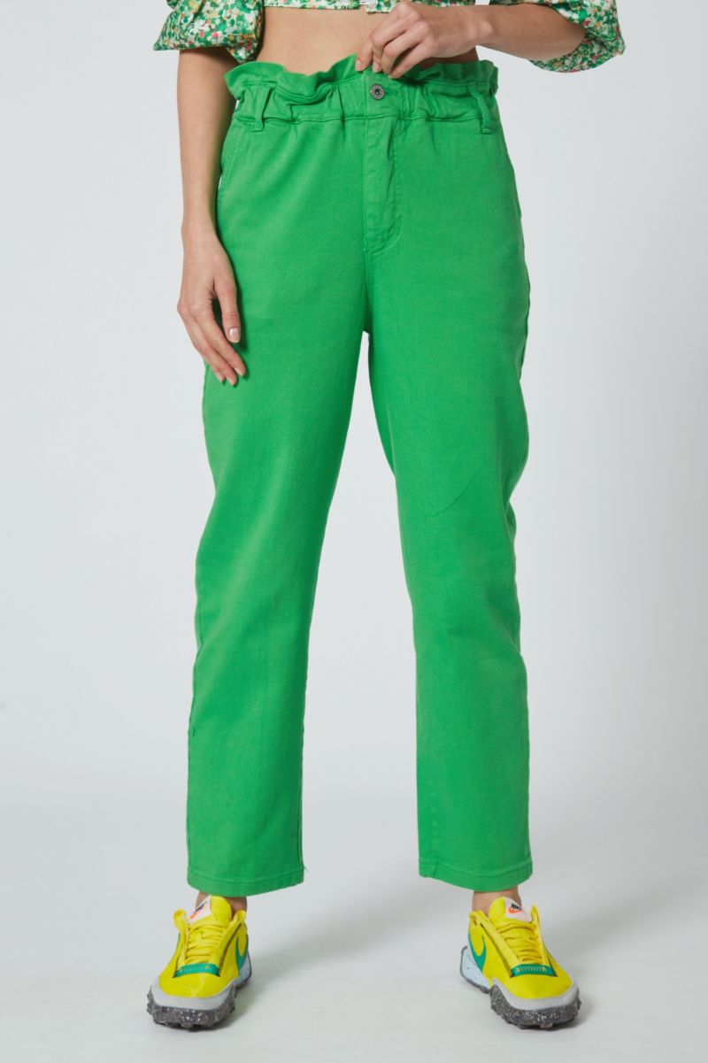 Χρωματιστό τζιν mom fit Φωτογραφία από Χρωματιστό τζιν mom fit