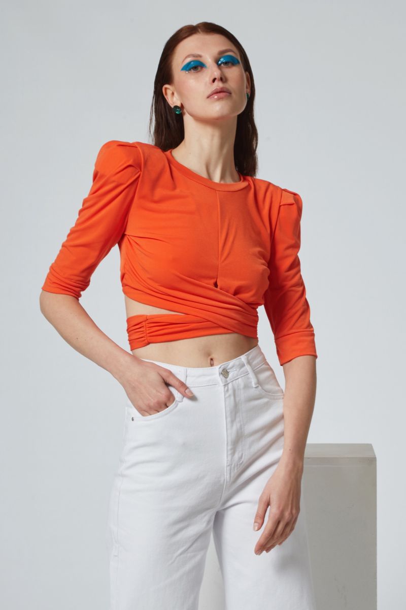 Crop top με βάτες Φωτογραφία από Crop top με βάτες