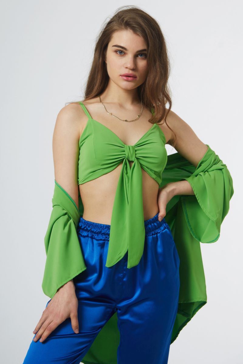 Σετ crop top και ριχτή ζακέτα Φωτογραφία από Σετ crop top και ριχτή ζακέτα