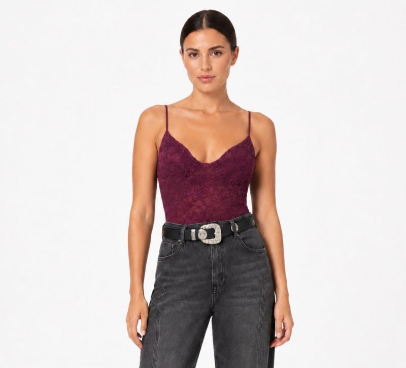 Φωτογραφία από LACE CAMISOLE TOP