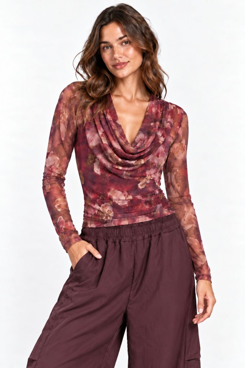 Φωτογραφία από FLORAL COWL NECK